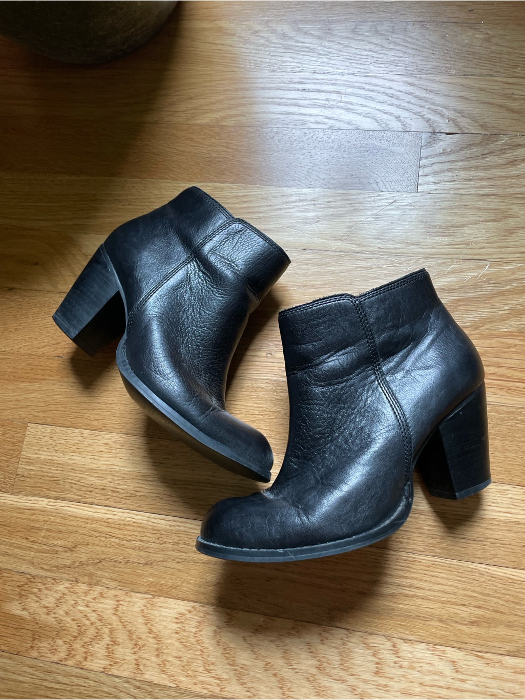Seychelles Black Leather Ankle Booties With Block Heel